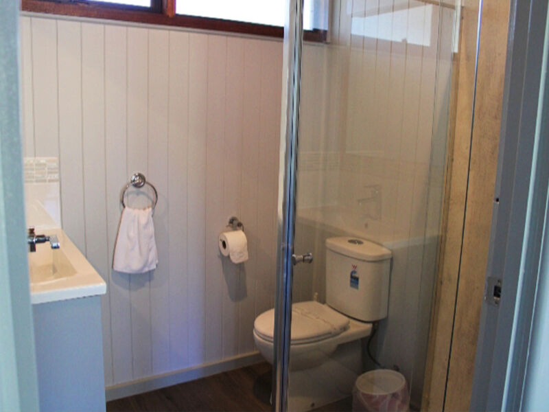 Deluxe 2 Bedroom Log Cabin