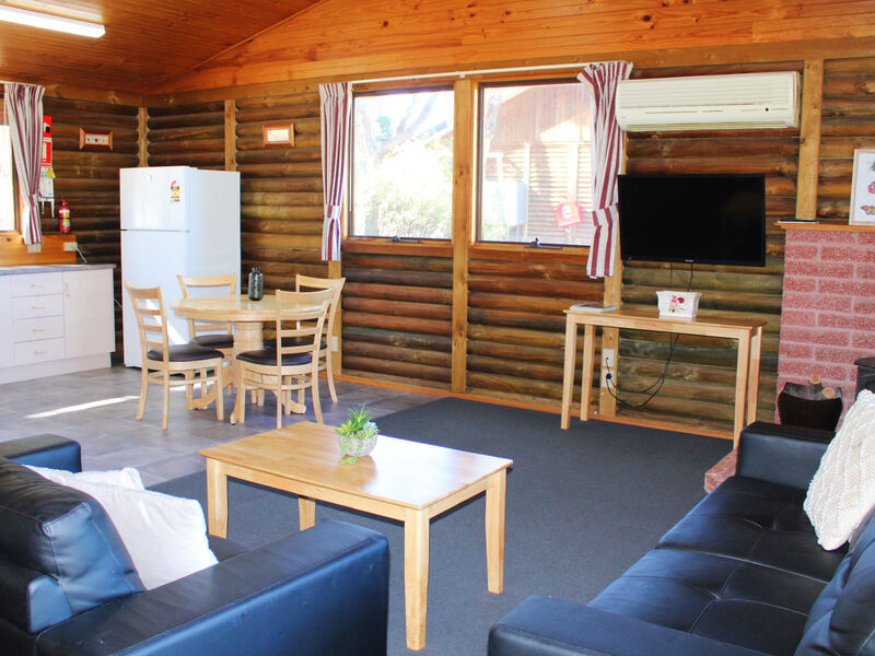 Executive 2 Bedroom Log Cabin